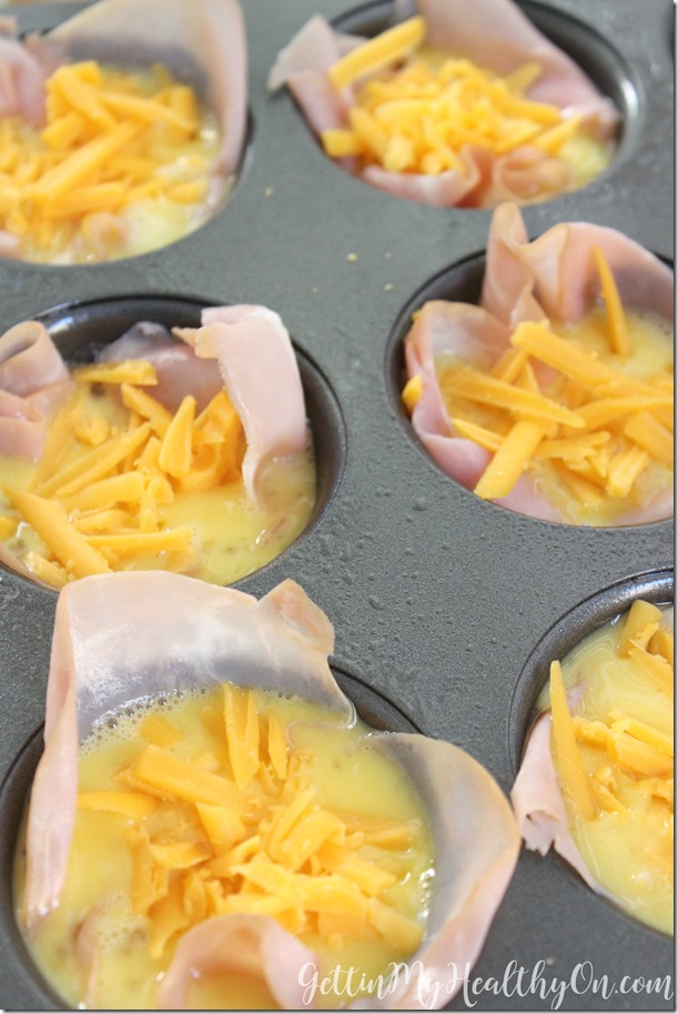 Cheesy Eggs in Ham Cups